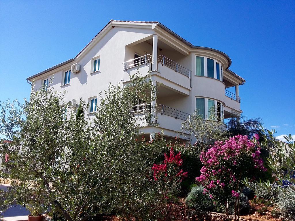 Apartments Kovacic Malinska Exterior photo